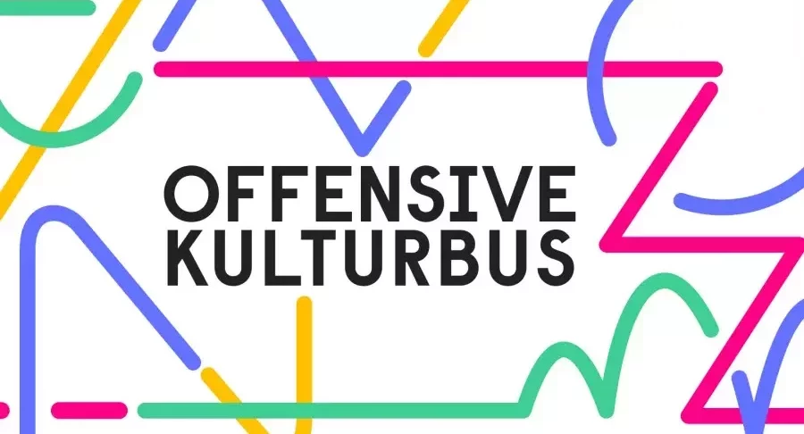 Zwischen bunten Strichen und geografischen Mustern steht in Großbuchstaben "Offensive Kulturbus"